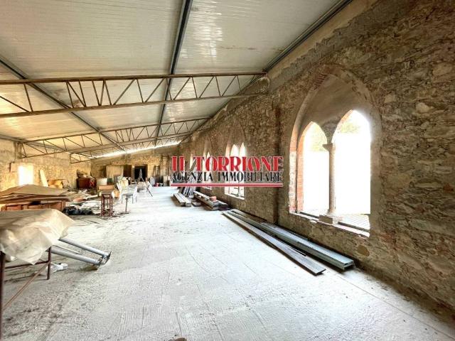 Locale Commerciale in vendita a Uzzano E Castello, Toscana