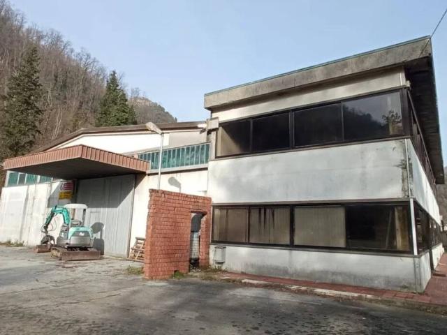 Locale Commerciale in vendita a Ponte di Sorana, Uzzano E Castello