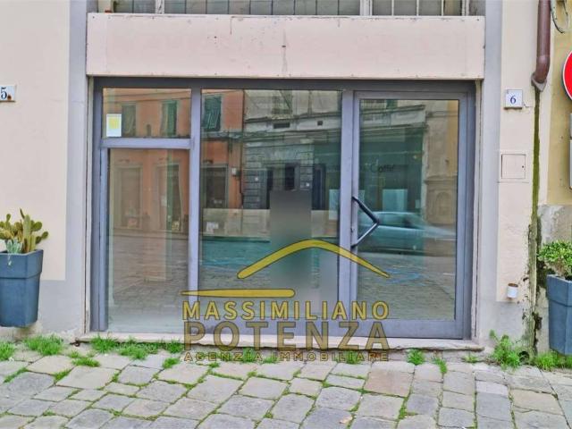 Locale Commerciale in vendita a Ricciano, Uzzano E Castello