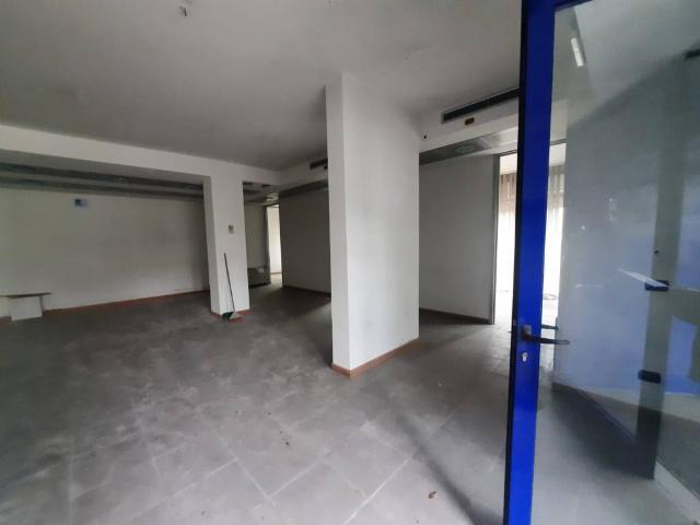 Locale Commerciale in vendita a Ricciano, Uzzano E Castello