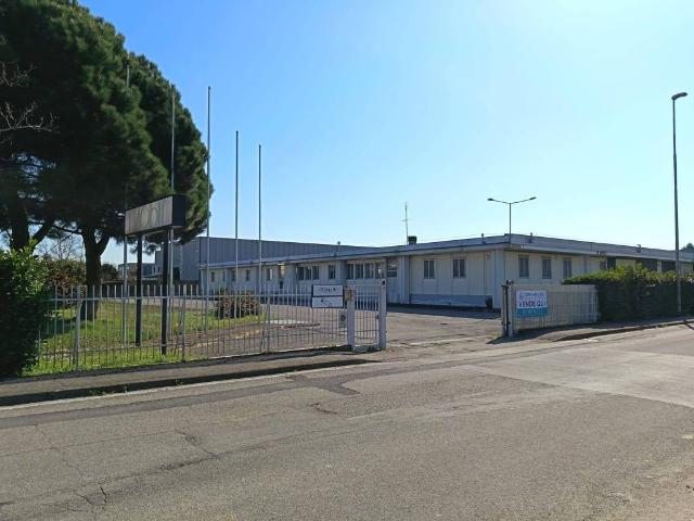 Locale Commerciale in vendita a Pessano Con Bornago, Lombardia