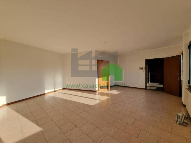 Locale Commerciale in vendita a Pessano Con Bornago, Lombardia