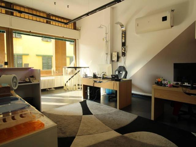 Locale Commerciale in vendita a Pessano Con Bornago, Lombardia