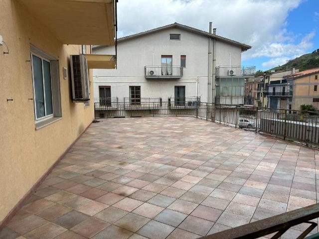 Locale Commerciale in vendita a Petralia Soprana, Sicilia