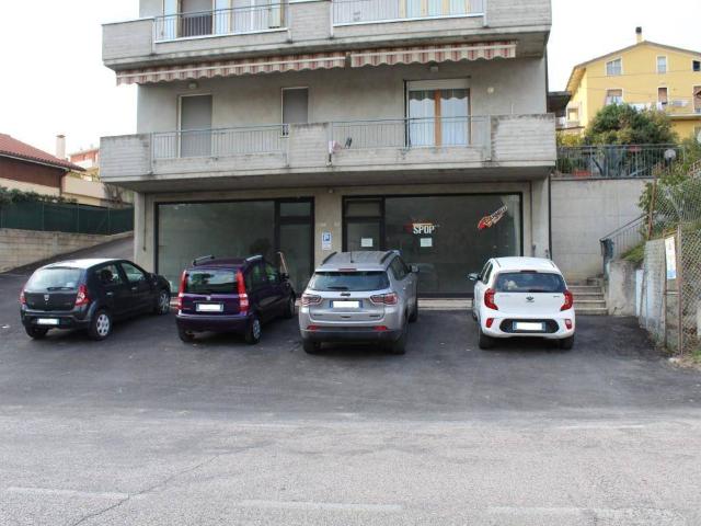 Locale Commerciale in vendita a La Valle, Marche