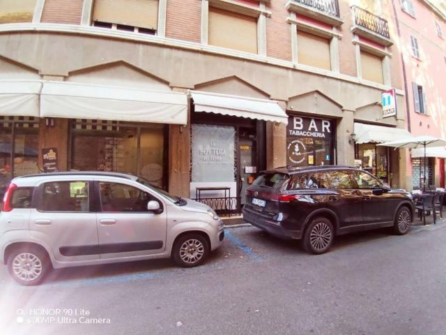 Locale Commerciale in vendita a Piacenza, Reggio Emilia