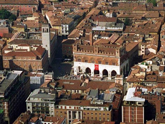 Locale Commerciale in vendita a Piacenza, Reggio Emilia