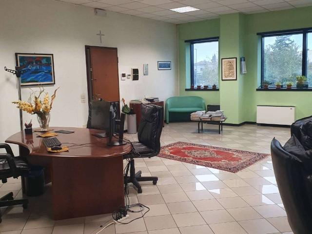 Locale Commerciale in vendita a Piacenza, Reggio Emilia