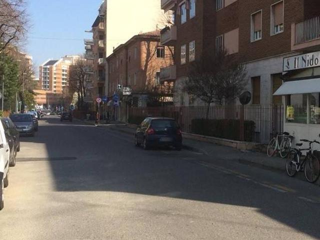 Locale Commerciale in vendita a Infrangibile, Piacenza