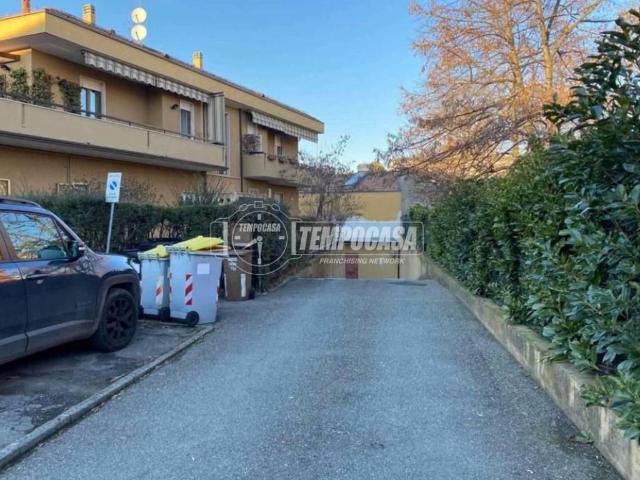 Locale Commerciale in vendita a Piacenza, Reggio Emilia