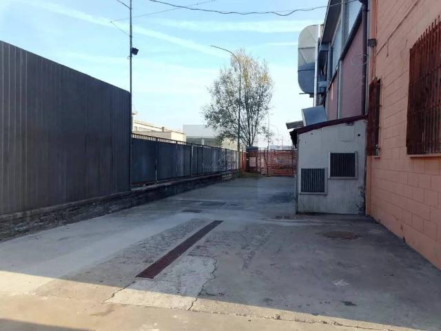 Locale Commerciale in vendita a Gerbido, Piacenza