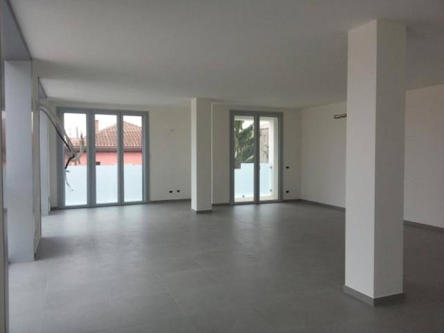 Locale Commerciale in vendita a Piacenza, Reggio Emilia