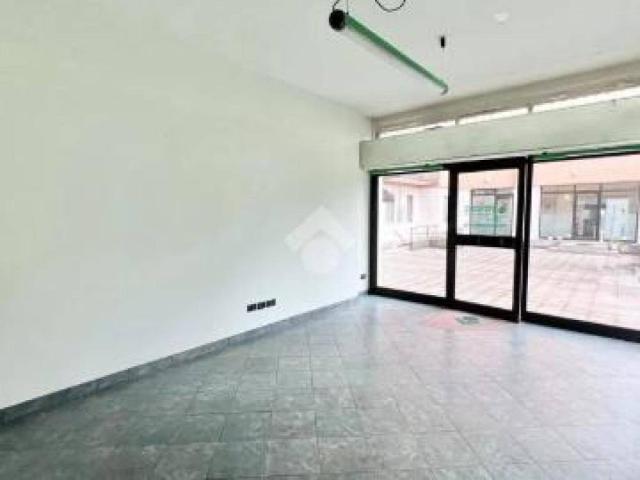 Locale Commerciale in vendita a Piacenza, Reggio Emilia