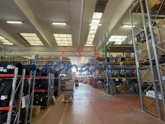Locale Commerciale in vendita a Piacenza, Reggio Emilia