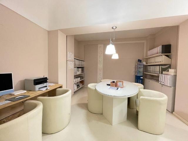 Locale Commerciale in vendita a Piacenza, Reggio Emilia