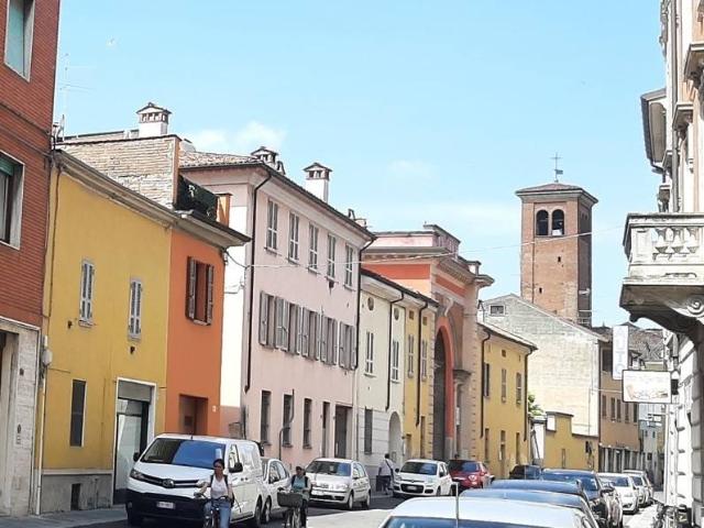 Locale Commerciale in vendita a Piacenza, Reggio Emilia