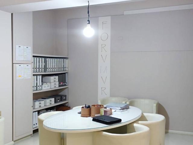 Locale Commerciale in vendita a Piacenza, Reggio Emilia