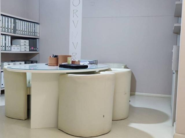 Locale Commerciale in vendita a Piacenza, Reggio Emilia