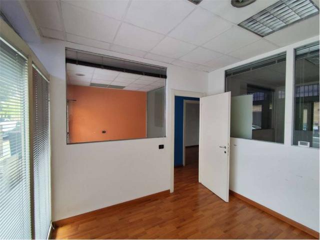 Locale Commerciale in vendita a Piacenza, Reggio Emilia