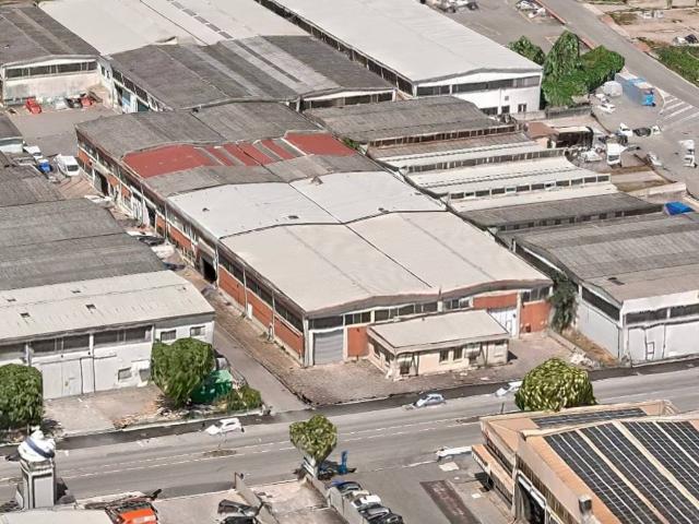 Locale Commerciale in vendita a Piacenza, Reggio Emilia
