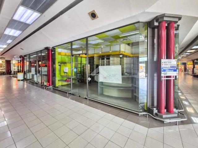 Locale Commerciale in vendita a Veggioletta, Piacenza