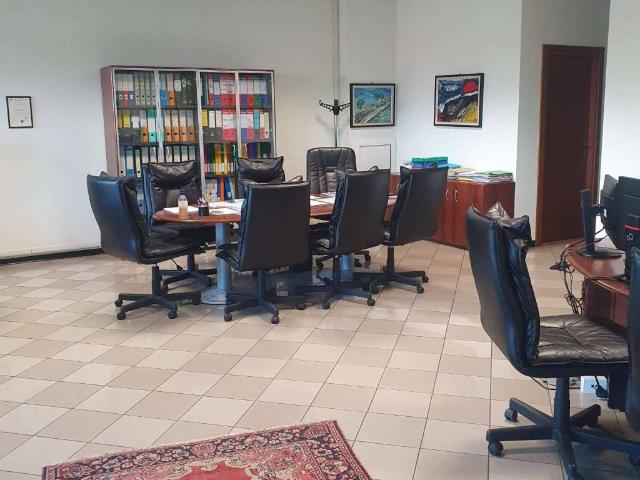Locale Commerciale in vendita a Piacenza, Reggio Emilia