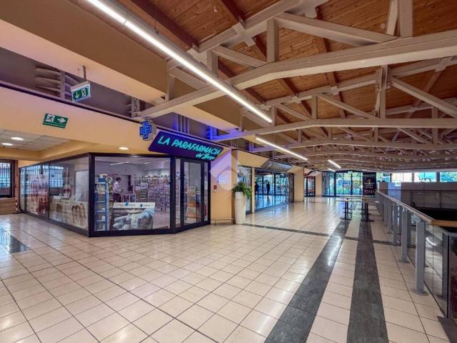 Locale Commerciale in vendita a Piacenza, Reggio Emilia