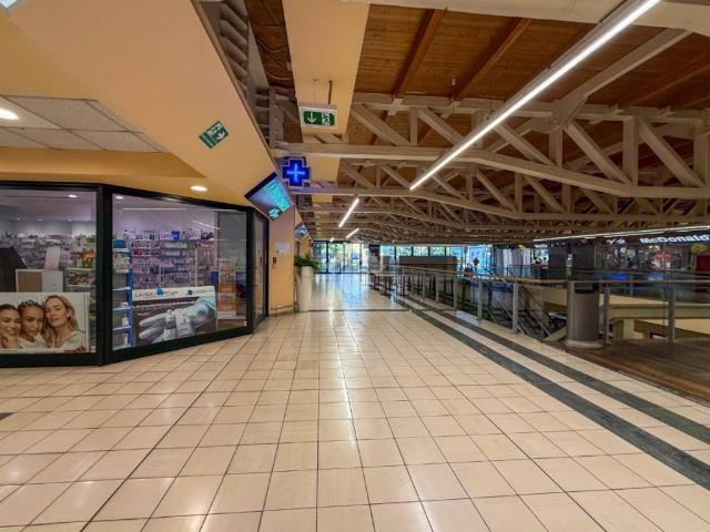 Locale Commerciale in vendita a Piacenza, Reggio Emilia