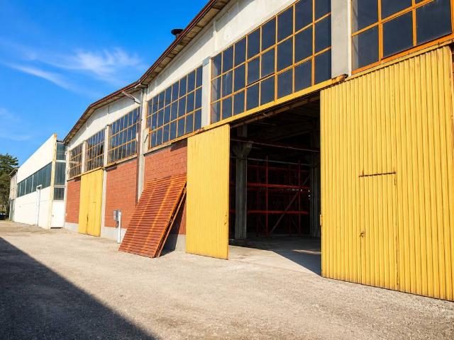 Locale Commerciale in vendita a Piacenza, Reggio Emilia