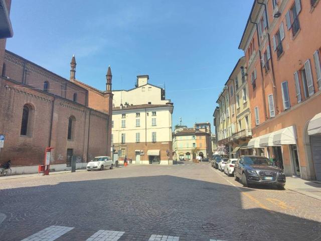 Locale Commerciale in vendita a Infrangibile, Piacenza