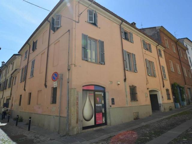 Locale Commerciale in vendita a Piacenza, Reggio Emilia