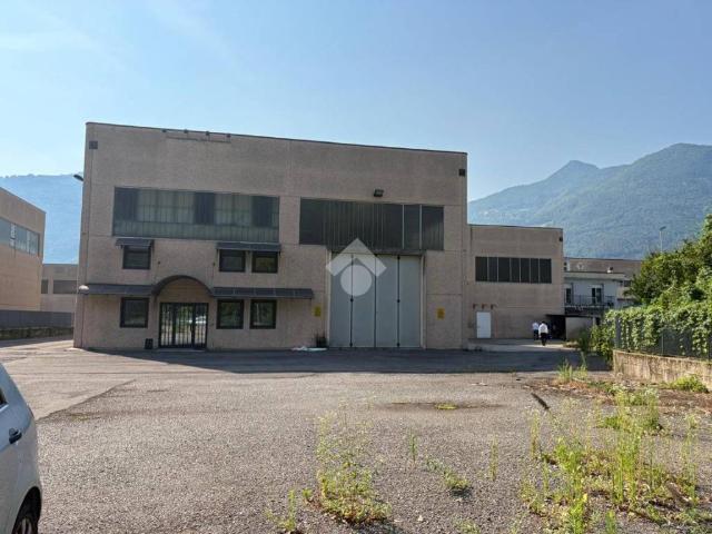 Locale Commerciale in vendita a Comunità montana della valle Camonica, Pian Camuno