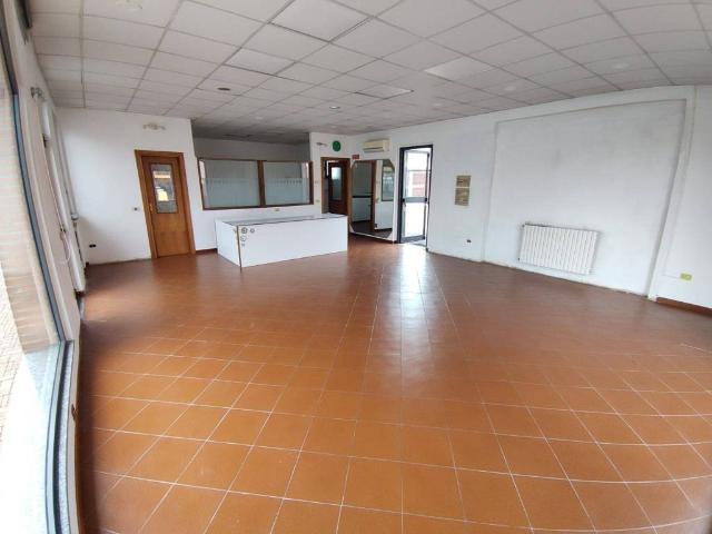 Locale Commerciale in vendita a Pianengo, Lombardia