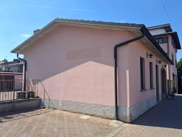 Locale Commerciale in vendita a Pianengo, Lombardia