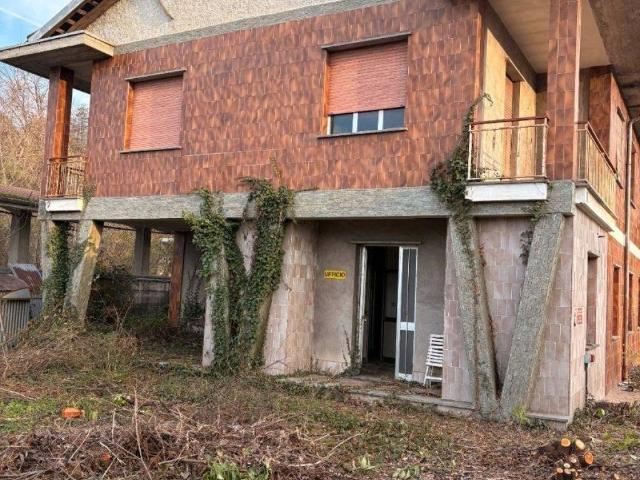 Locale Commerciale in vendita a Piemonte, Cuneo