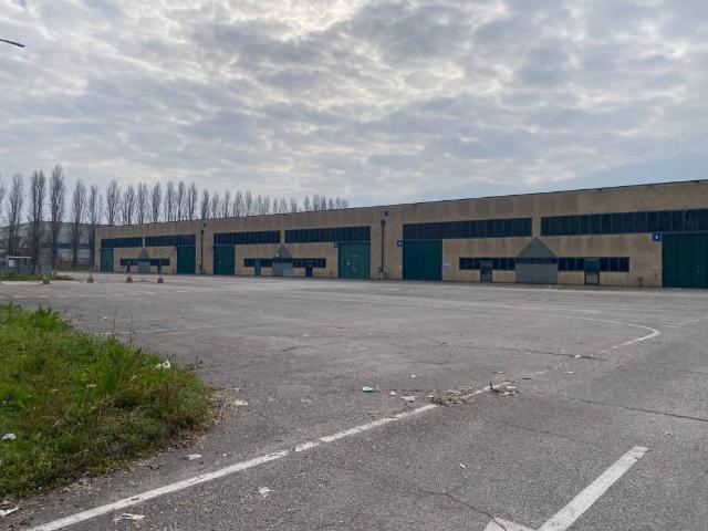 Locale Commerciale in vendita a Pianiga, Veneto