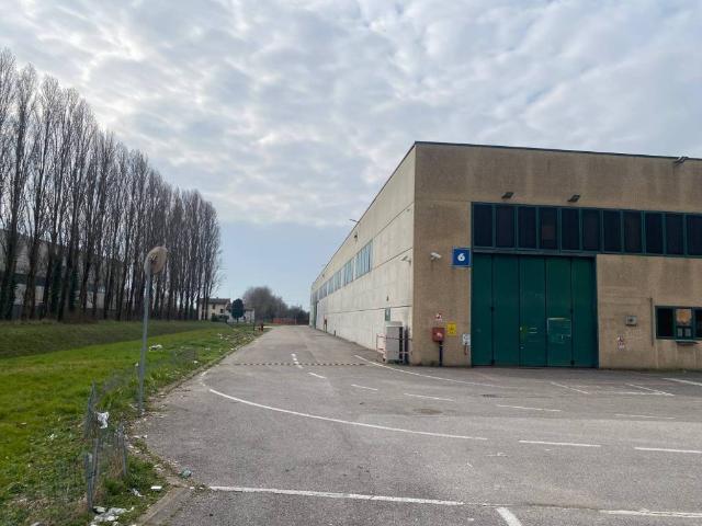 Locale Commerciale in vendita a Pianiga, Veneto