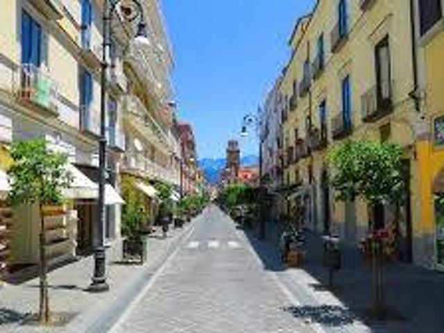 Locale Commerciale in vendita a Piano Di Sorrento, Campania