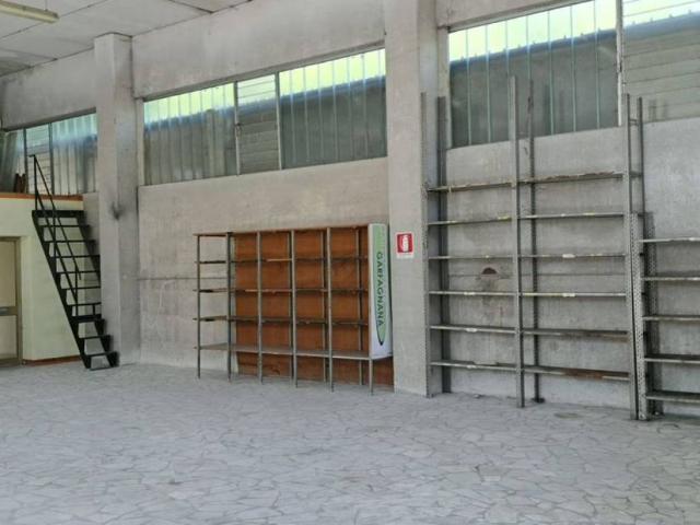 Locale Commerciale in vendita a Unione Comuni Garfagnana, Piazza Al Serchio