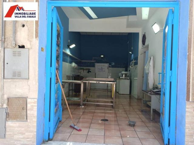 Locale Commerciale in vendita a Casalotto, Piazza