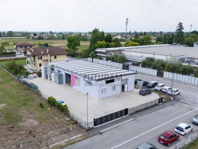 Locale Commerciale in vendita a Piazzola Sul Brenta, Veneto