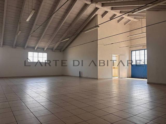 Locale Commerciale in vendita a Piazzola Sul Brenta, Veneto