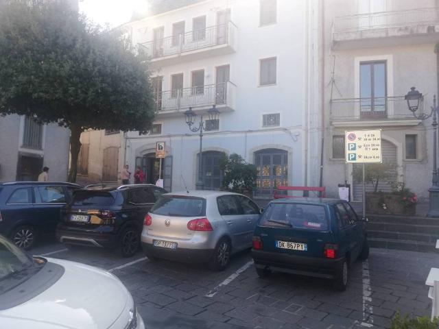 Locale Commerciale in vendita a Picerno, Basilicata