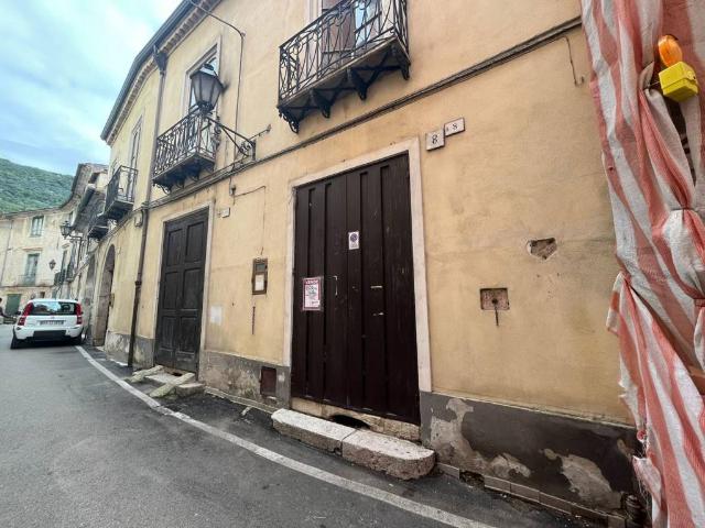 Locale Commerciale in vendita a Piedimonte Matese, Campania