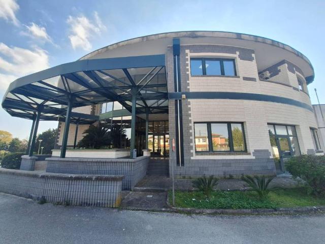 Locale Commerciale in vendita a Pietrelcina, Campania