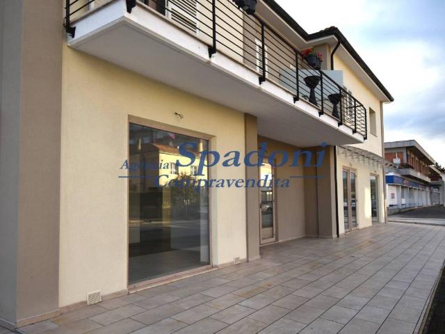 Locale Commerciale in vendita a Pieve A Nievole, Toscana