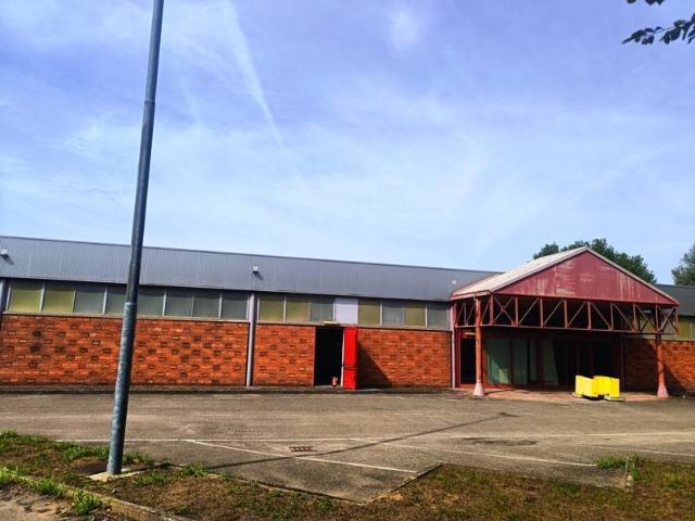 Locale Commerciale in vendita a Pieve Del Cairo, Lombardia