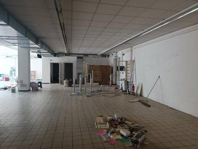 Locale Commerciale in vendita a Pieve Del Cairo, Lombardia