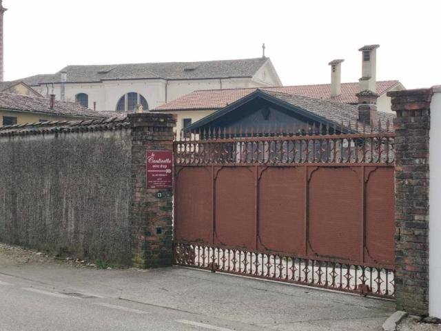 Locale Commerciale in vendita a Crespano Del Grappa, Veneto