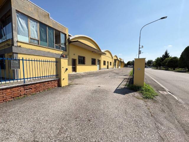Locale Commerciale in vendita a Pieve di Cento, Bologna